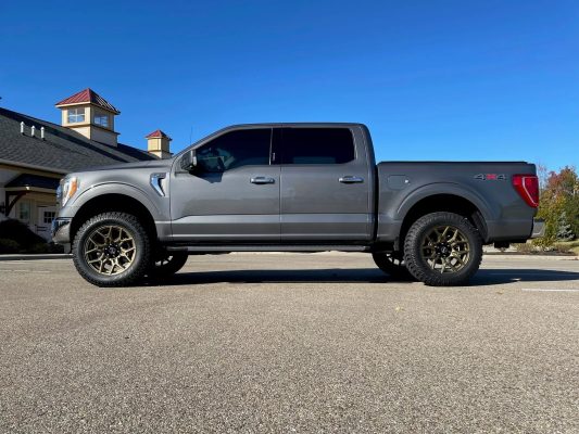 22 INCH TIRES TRUCK